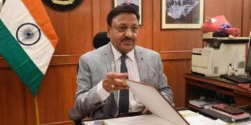 खरी शिवसेना’ कसं ठरवणार? निवडणूक आयोगाचे आयुक्त म्हणाले, “आम्ही…”