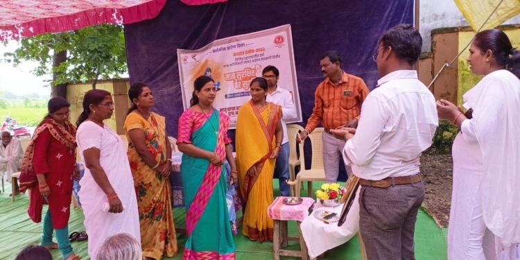 नवरात्राचा औचित्य साधून सार्वजनिक आरोग्य विभाग महाराष्ट्र शासन तर्फे भंगाराम तळोधी येथे माता सुरक्षित तर घर सुरक्षित हा उपक्रम.