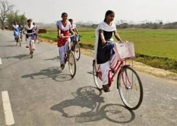राज्य शासनाच्या मानव विकास कार्यक्रमांतर्गत इयत्ता आठवी ते बारावीपर्यंत शिक्षण घेणार्‍या विद्यार्थिनींना शाळेत जाण्यासाठी सायकल मिळणार.