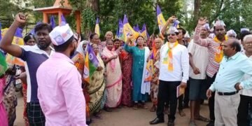 गडचिरोली: शहर वासियांच्या समस्या सोडविण्यासाठी वंचितने केले नगर परिषदेला ताला ठोको आंदोलन.