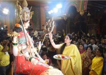 मुख्यमंत्री एकनाथ शिंदेच्या परिसरात रश्मी ठाकरे यांची एंट्री, एकनाथ शिंदेंची पहिली प्रतिक्रीया म्हणाले..