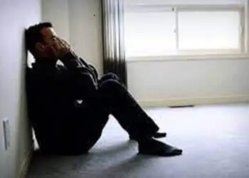 युवकाला गुंगीचे औषध पाजून बेशुद्ध केल्यानंतर मुलीसोबत अर्धनग्न फोटो व व्हिडीओ काढून ते व्हायरल करण्याची धमकी देत उकळले ९५ हजार.