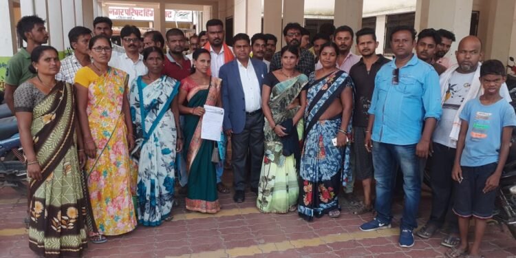 हिंगणघाट: फुटपाथवरील गरीब फळ व भाजीपाला विक्रत्याच्या दुकानावर अतिक्रमणाच्या कारवाईला स्थगिती द्यावी: डाॅ. उमेश वावरे