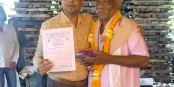 सेवानिवृत्त वेकोली कामगार नवनाथ वैरागडे नी जपली सामाजिक बांधीलकी.