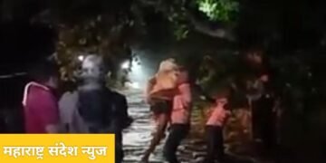 वर्धा: पुराच्या पाण्यात दोघे जण वाहून जात असताना कारंजा पोलिस आले देवदूत बनून धावून.