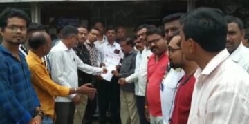 परभणी येथील ११ वर्षीय तरुणीवर अत्याचार प्रकरणी चोपडा नाभिक समाजातर्फे तहसीलदारांना निवेदन.