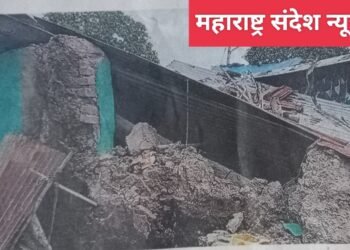 विदर्भ: घर कोसळले मात्र मोबाईल बनून आला देवदूत वाचवले कुटुंबीयाचे प्राण.