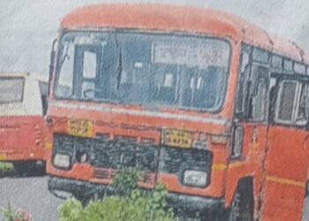 रापम बस चालकाची चालत्या बस मध्ये प्रकृती बिघडली अन, बस दुभाजकावर आदळली, मग एकच हाहाकार.