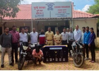 चपुणे शहर व परीसरात घरफोड्या करणारा रेकॉर्डवरील सराईत गुन्हेगार जाळयात त्याचेकडून १८० ग्रॅम सोन्याचे दागिने व इतर मुददेमाल असा १० लाखाहुन अधिक मुददेमाल हस्तगत.