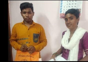 गरीब विद्यार्थांना गोंडपिपरी भाजपा नेते अमर बोडलावार यांच्याकडून शालेय गणवेष व पूस्तकांची मदत.