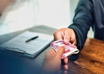 बीड: 8 हजाराची लाच घेताना ग्रामसेवक एसीबीच्या जाळ्यात, अंबाजोगाई पंचायत समिती कार्यालयात कारवाई.