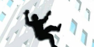 मुंबई: 6 वर्षाच्या मुलीसह आईने घेतली 6 मजली इमारती वरून उडी, आई व मुलीचा मृत्यू.