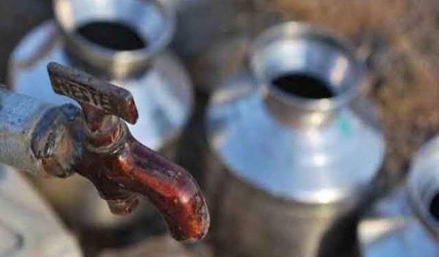 सावनेर तालुक्यातील गावात दोन महिन्या पासून नळाला पाणी मिळेल ना, लोकप्रतिनिधी राजकारणात मग्न.