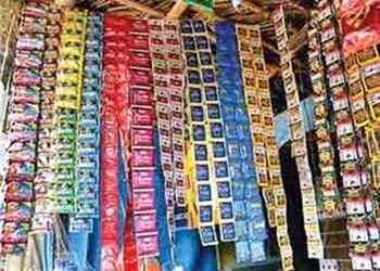 पुणे: तंबाखुजन्य पदार्थ व सिगारेट याची विक्री करणारे 30 पान टपरी व  19 दुकानदार यांचेवर कोटपा अॅक्ट नुसार कारवाई.