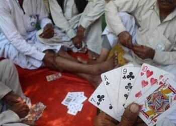 बेकायदेशीर पत्त्यांचा क्लबवर छापा टाकुन १२ इसमावर पुणे शहर सामाजिक सुरक्षा विभाग, गुन्हे शाखेची कारवाई.