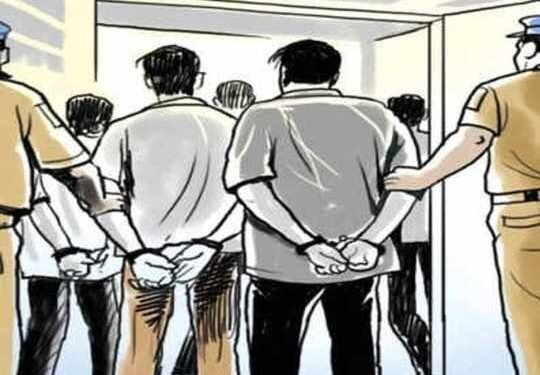 दरोड्याचे तयारी असलेली टोळी गजाआड तसेच पुणे शहरात गणपती उत्सवातील लोकांचे होणा-या गद्दींचा गैरफायदा घेवून मोबाईल चोरी करणारी अंतर राज्यातील महिलांची टोळी जेरबंद.