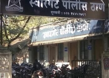 मायक्रो फायनान्सद्वारे कर्ज देतो असे सांगुन १०० ते १५० सामान्य लोकांना फसवुन पसार झालेल्या यु-ट्युब (बंटी-बबली) जोडप्याला स्वारगेट पोलीसांकडुन सुरत (गुजरात) येथून केली अटक