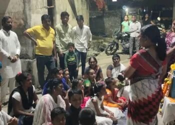 हिंगणघाट येथील विर भगतसिंग वार्ड मध्ये धम्मचक्र प्रवर्तन दिन उत्साहात साजरा. प्रमुख पाहुणे म्हणून सुरेशदादा गायकवाड यांची उपस्थिती.