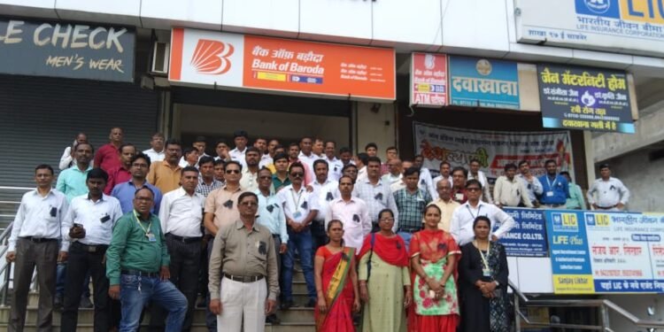 सावनेर येथे विमा प्रतिनिधीचे असहकार आंदोलन, विविध मागण्यांसाठी शेकडो अभिकर्त्यांचा आंदोलनात सहभाग.