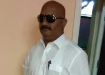 अहमदनगर: जिल्हात पोलिसांनी खोटा गुन्हा दाखल केल्यामुळे, एका पोलिस शिपायाने केली रायफल मधून गोळ्या झाडून आत्महत्या.