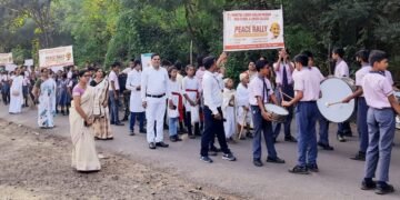 महात्मा गांधी इंग्लिश मिडीयम हायस्कुलमध्ये गांधी जयंती निमित्य “ रस्ता सुरक्षा विषयावर शांतता रॅली”