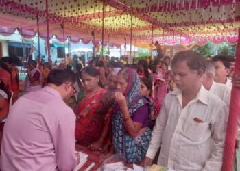 सावनेर येथे समर्पण फाउंडेशनच्या वतीने भव्य रक्त दान शिबीर व रोग निदान शिबिर संपन्न. शेकडो नागरिकांनी घेतला सहभाग.