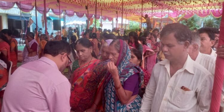 सावनेर येथे समर्पण फाउंडेशनच्या वतीने भव्य रक्त दान शिबीर व रोग निदान शिबिर संपन्न. शेकडो नागरिकांनी घेतला सहभाग.