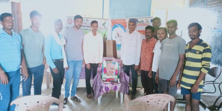 ग्राम पंचायत राजाराम च्या वतीने महात्मा गांधी व लालबहादुर शास्त्री यांना जयंती दिनी अभिवादन.