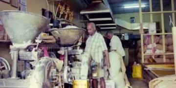 नाशिक: महागाई व विजेचे वाढते दर वाढल्या मुळे दळणाचे दर वाढले, सामान्याच्या पॉकीटवर महागाईचा मार.