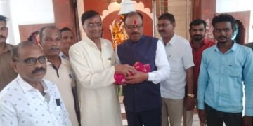 भारतीय जनता पक्षाचे प्रदेशाध्यक्ष चंद्रशेखर बावनकुळे यांची सावनेर च्या जय माता दी मंदिराला भेट.