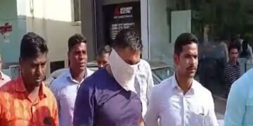 अहमदनगर शहरातील लष्कराच्या हद्दीतील मालमत्तेवर बांधकाम परवानगीसाठी बनावट सही शिक्यासह दाखले तयार करुन महसूल उपविभागीय कार्यालयाची फसवणूक.