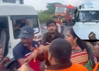 मुंबईत दसऱ्या मेळाव्याला निघालेल्या शिंदे गटातील समर्थकांना शिवसेनेच्या महिला समर्थकांनी धूतल