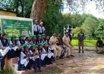 वन्यजीव सप्ताह निमित्य केले विध्यार्थीनी वनभ्रमंती व पक्षी निरीक्षण.