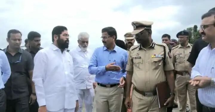 नांदूरनाका येथे खासगी बसच्या भीषण अपघात, १२ प्रवाशांचा मृत्यू तर ४१ जखमी, मुख्यमंत्री एकनाथ शिंदे यांनी घेतली प्रवाशांची भेट.