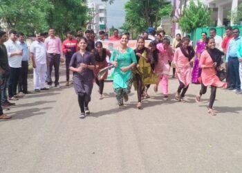 पंकज कला व विज्ञान महाविद्यालय चोपडा येथे राष्ट्रीय सेवा योजनेच्या वतीने फिट फाॅर रनचे आयोजन