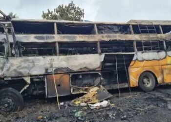 नाशिक खासगी ट्रॅव्हल बसच्या भीषण अपघात प्रकरण, ८ मृतांची ओळख पटली, ४ मृतांची डीएनए टेस्ट होणार.