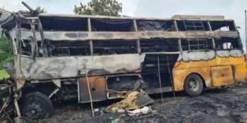 नाशिक खासगी ट्रॅव्हल बसच्या भीषण अपघात प्रकरण, ८ मृतांची ओळख पटली, ४ मृतांची डीएनए टेस्ट होणार.