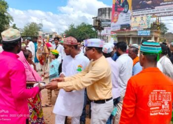 ईद निर्मित वंचित बहुजन आघाडी तर्फे मुस्लिम बांधवांचे पुष्पगुच्छाने स्वागत करून केले अल्पोहार वाटप.