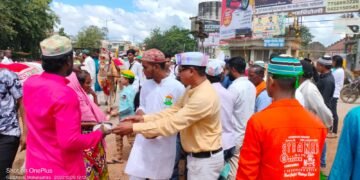 ईद निर्मित वंचित बहुजन आघाडी तर्फे मुस्लिम बांधवांचे पुष्पगुच्छाने स्वागत करून केले अल्पोहार वाटप.