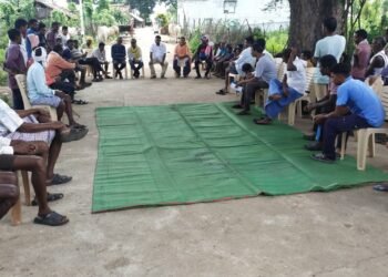 टेकुलगुळा येथील गावातील समस्येचा निराकरण करण्याकरीता  माजी जी.प.अध्यक्ष अजय कंकडालवार यांनी जनतेशी साधला संवाद.