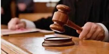 अहमदनगर : मुलीवर अत्याचार केल्याबद्दल आरोपी सतीश बन्सी उमाप याला २० वर्षे सक्तमजुरी व दोन हजार रूपये दंडाची शिक्षा.