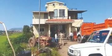 इगतपुरी तालुक्यातील घोटी परिसरात शनिवारी  मध्यरात्री दरोडेखोरांनी दोन ठिकाणी सशस्त्र दरोडा घालत 3 लाख 38 हजारांचा ऐवज लंपास.