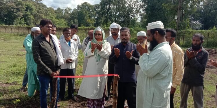 जिमलगट्टा येथे शिवसेना जिल्हाप्रमुख रियाज भाई शेख यांच्या हस्ते इदगाहचे भूमिपूजन संपन्न.