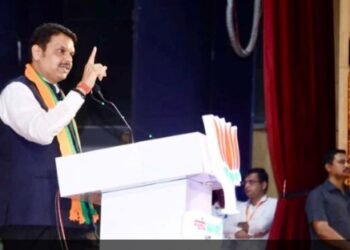 नेते अन् अधिकारीच करतात रेती घाटांचा काळाबाजार; उपमुख्यमंत्री देवेंद्र फडणवीस यांच्या आरोप