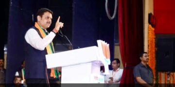 नेते अन् अधिकारीच करतात रेती घाटांचा काळाबाजार; उपमुख्यमंत्री देवेंद्र फडणवीस यांच्या आरोप