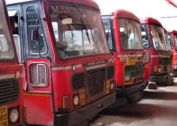 महागाईत सर्व जनता होळपळत असताना, ऐन दिवाळीच्या वेळेला एसटी बस काढणार नागरिकाचे दिवाळे.