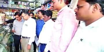 देवळाली कॅम्प हद्दीतील 10 मिठाई दुकानांतील मिठाईचे नमुने मुंबईत प्रयोगशाळेत तपासणीसाठी.