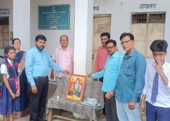 जनता हायस्कूल (डेपो शाखा) बल्लारपूर येथे आदिवासी क्रांतिवीर बाबुराव पुलेश्वर शेडमाके यांना आदरांजली.