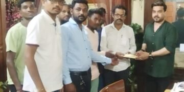 राजे अम्ब्रिशराव महाराज यांची ऊर्जा मित्र टिम एटापल्ली भामरागडला आर्थीक मदत.