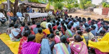 बारसेवाडा येथील ग्रामस्थांसोबत माजी आमदार दिपक दादा आत्राम यांनी साधला जनसंवाद.